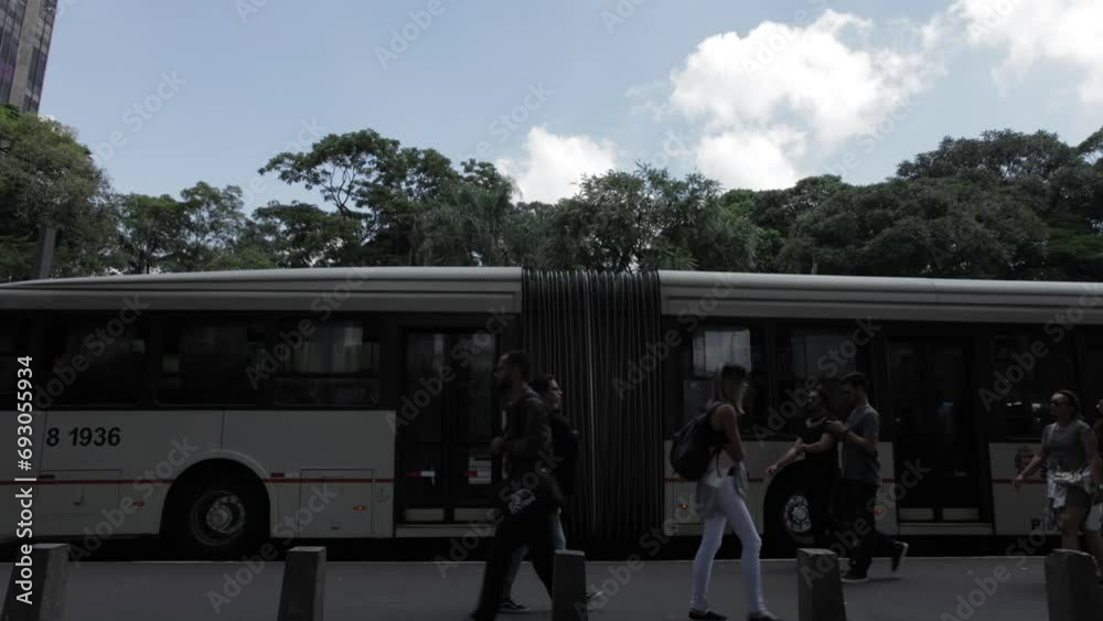 11- Time lapse cidade de São Paulo SP Brasil, Avenida Paulista, carros, onibus, pessoas, semaforo, trafego