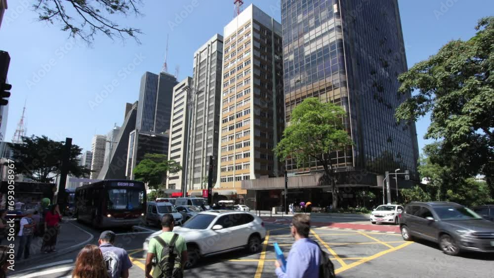 05- Time lapse cidade de São Paulo SP Brasil, Avenida Paulista, carros, onibus, pessoas, semaforo, trafego
