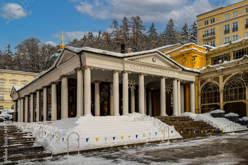 Pavillon der Kreuzquelle in Marienbnad im Winter