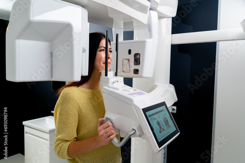 Quadro su tela portrait of a beautiful woman doing a 3D scan of the nose and oral cavity in a p