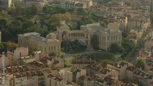 vue aérienne du palais longchamp à marseille photo