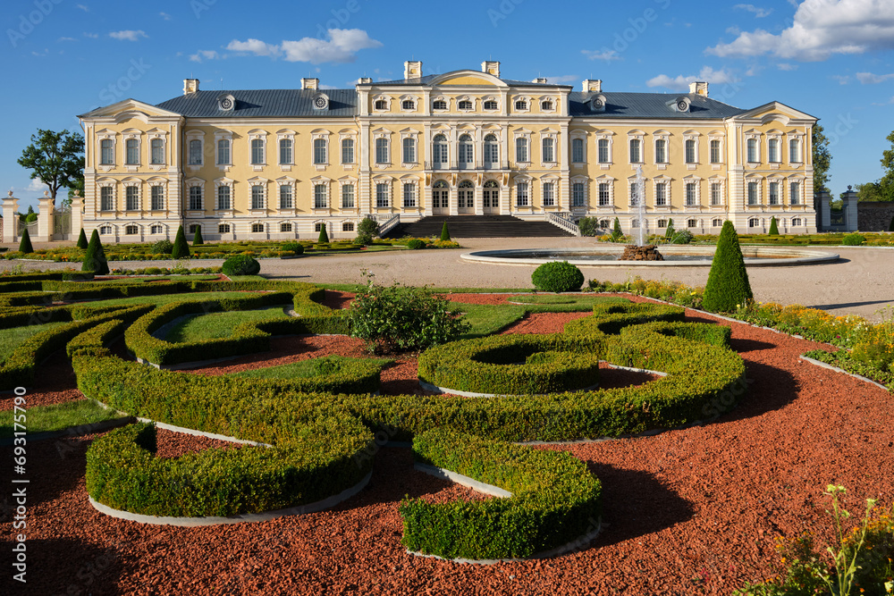 Obraz premium Latvian tourist landmark attraction - Rundale palace and french garden, Pilsrundale, Latvia.