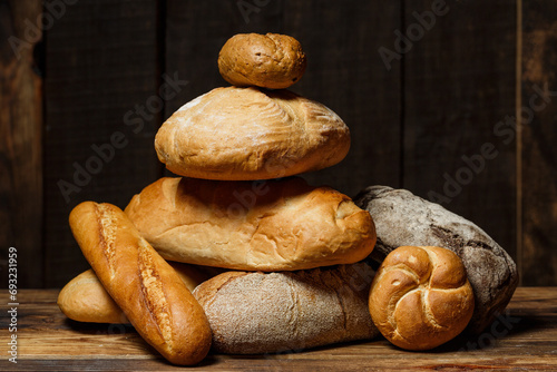 Fresh and delicious bread for eating, different breads for making toast and eating, bread made from wheat and flour, gluten, gluten-free bread, fresh bread baguette