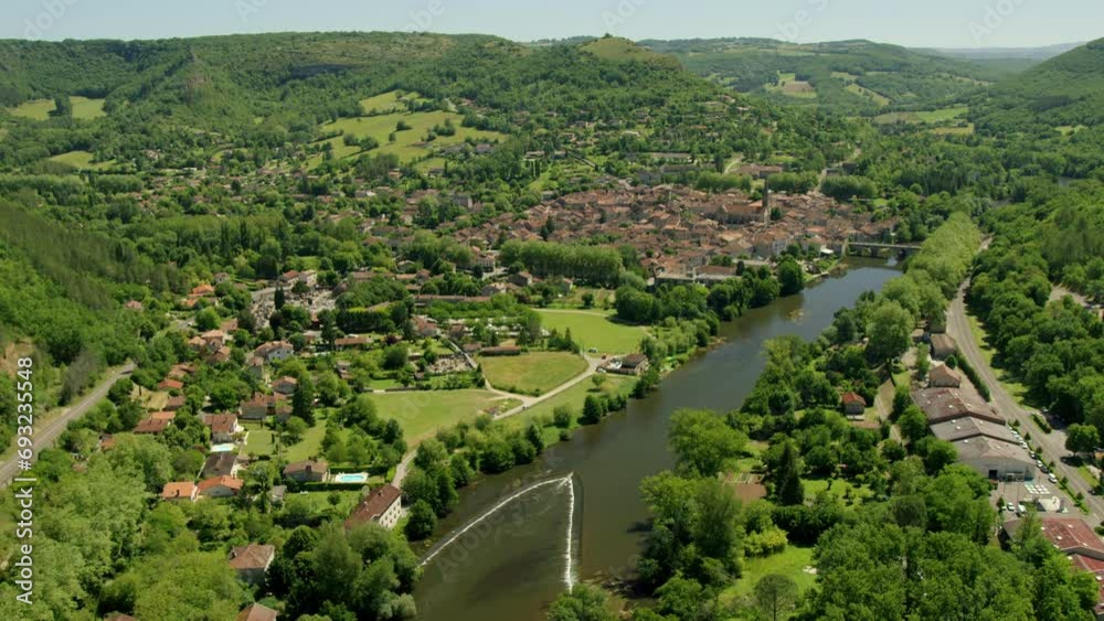 vue aérienne de Saint Antonin Noble Val
