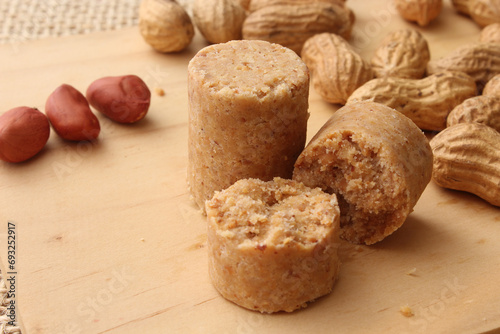 Sweet made from "paçoca" peanuts, traditional in June festivals.