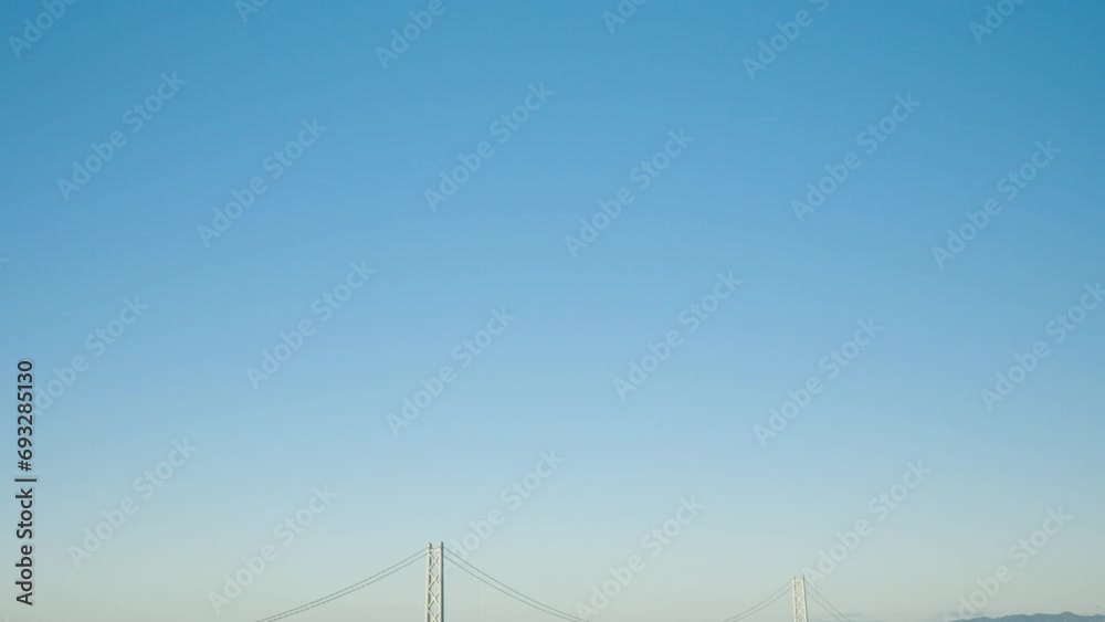 晴天の明石海峡大橋