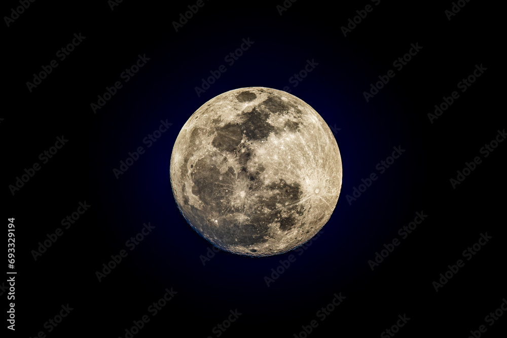 Obraz premium Full moon closeup, Savuti - Chobe National Park