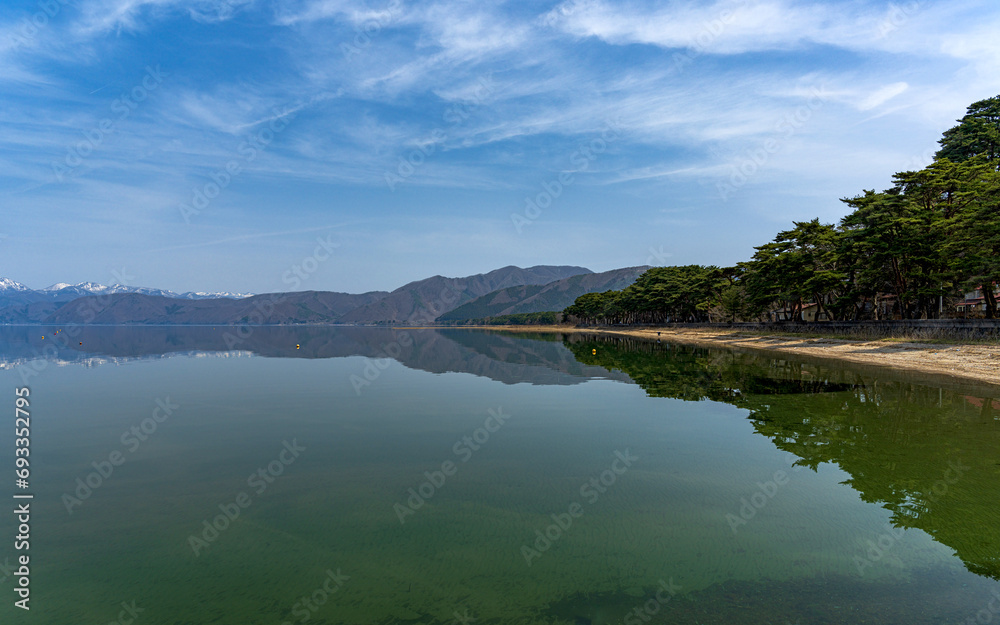 猪苗代湖の湖畔の風景