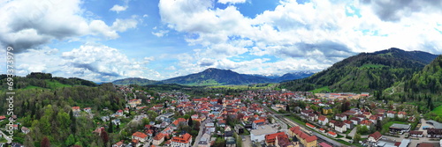 Luftbild von Immenstadt im Allgäu mit Blick auf die Alpen. Immenstadt im Allgäu, Oberallgäu, Schwaben, Bayern, Deutschland. photo