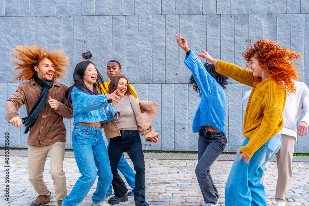Obraz premium Multi-ethnic friends dancing excited in the city together