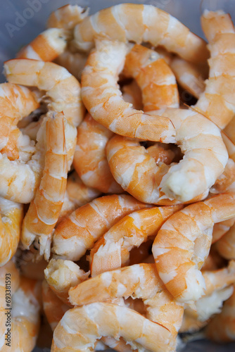 Crevettes crues cuites et décortiquées