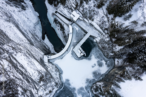 Wasserkraftwerk in den Schweizer Alpen