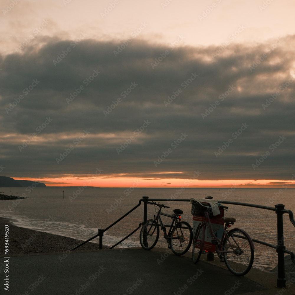 Fototapeta premium Cycle to the Sea