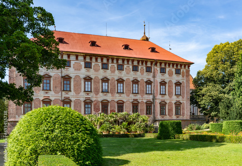 Obraz na płótnie Baroque Palace with beautiful garden in Czechia
