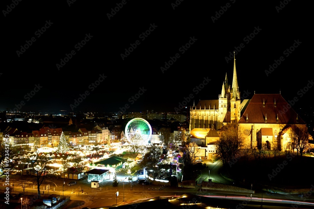 Dom zu Erfurt mit Weihnachtsmarkt