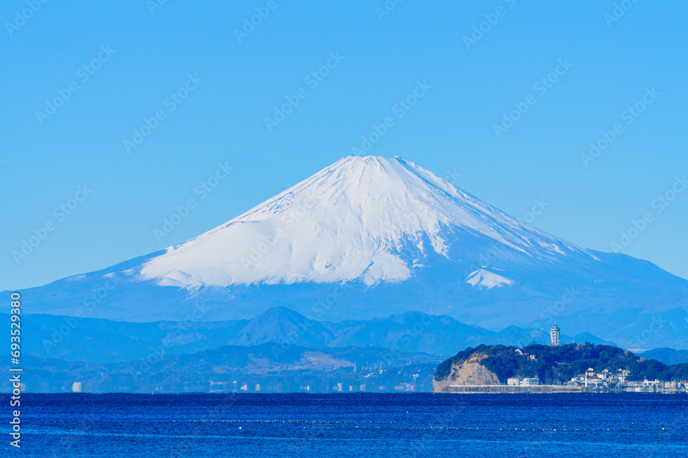 逗子海岸からの富士山　冬の湘南観光