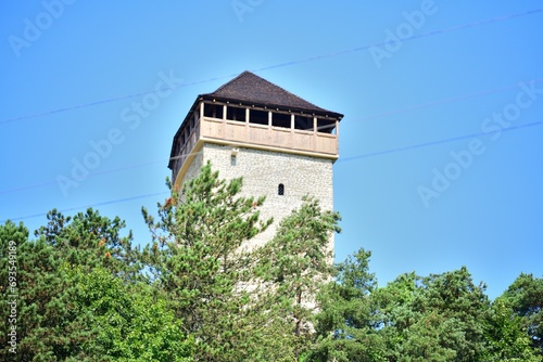 Obraz na płótnie View of the historic stone tower from the castle w salonie