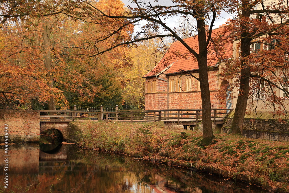 Blick auf Kloster Dinklage im Herbst