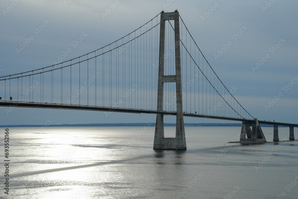 Riesige Hängebrücke über den großen Belt in Dänemark in der Ostsee