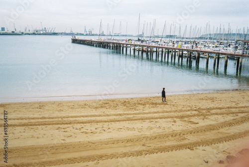 Melodía Invernal: La Playa de Bilbao en la Estación Fría photo