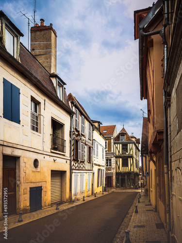 Fototapeta Naklejka Na Ścianę i Meble -  Cultural Heritage Explored: Discovering Auxerre's Timeless Street Scenes