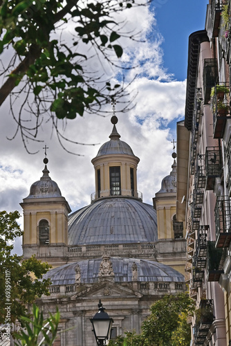 Madrid, verso la Basilica Reale di San Francesco il Grande - Spagna © lamio