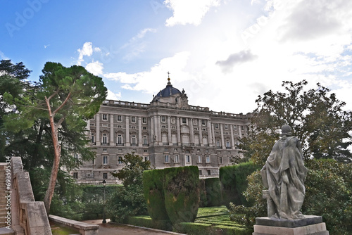 Madrid, il Palazzo Reale dai giardini - Spagna