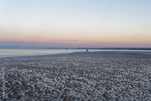 plage de Martin à Plérin au coucher du soleil photo