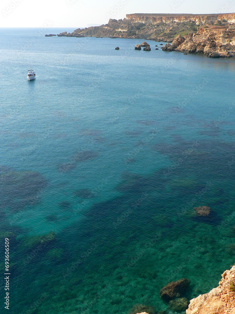 Fototapeta premium Malta, przyroda, widoki, woda, morze, skały, pejzaż