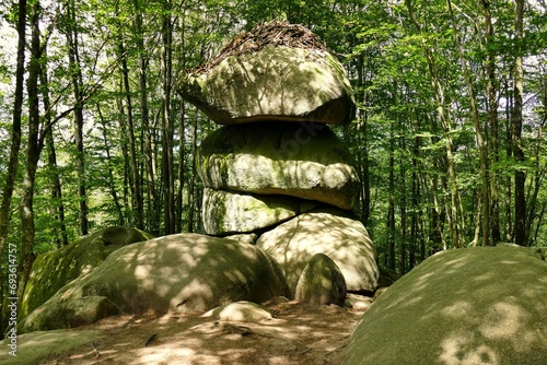 Rocher appelé « les trois fromages » dans le massif du Sidobre près de Castres   photo