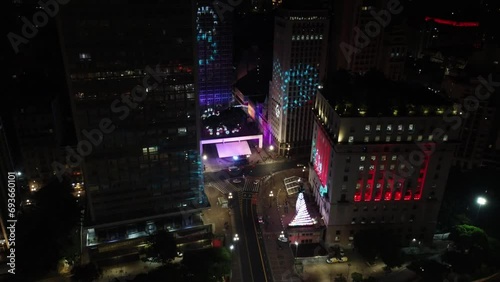 The City Hall of São Paulo inaugurated on Thursday night (14) four villages that are part of the Christmas Festival. photo