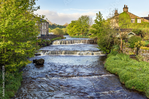 Foto The falls on Gayle Beck in the picturesque hamlet of Gayle near the town of Hawes, surrounded by charming stone cottages in the picturesque Wensleydale region of North Yorkshire