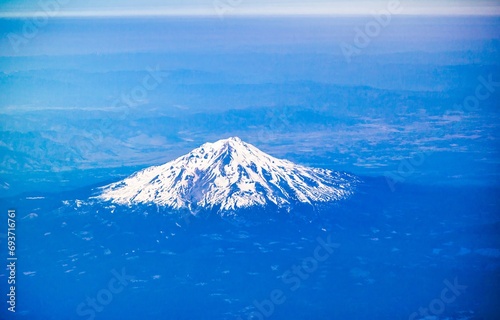 Mount Shasta, United States - June 17, 2012 : Mount Shasha is clear from far as it is one of the only peaks around and is covered in snow © oliver de la haye