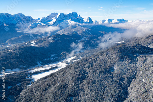 Blick  aus 3000 Meter Höhe auf die 2962 Meter hohe Zugspitze - Impression während  einer Ballonfahrt photo