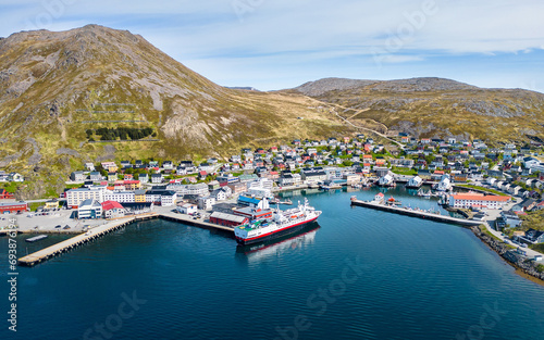 Canvastavla Aerial view of norwegian town Honningsvåg in polar region Finnmark as last town