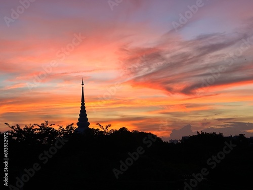 Sunset on Phra Maha That pagoda © Sirapop