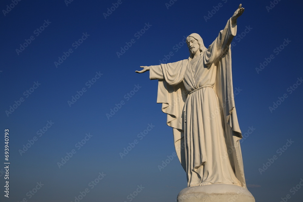 Fototapeta premium statue of jesus christ