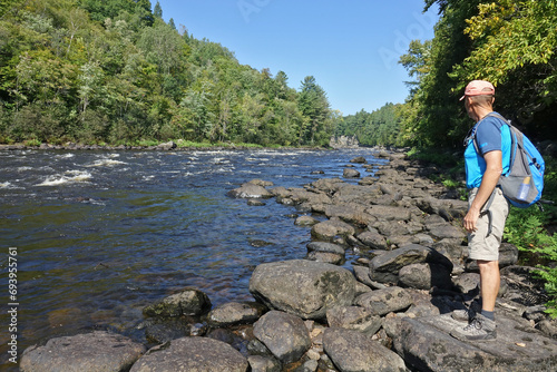 Randonnée dans le Parc de la Rivière Batiscan sur la route de Québec au Canada