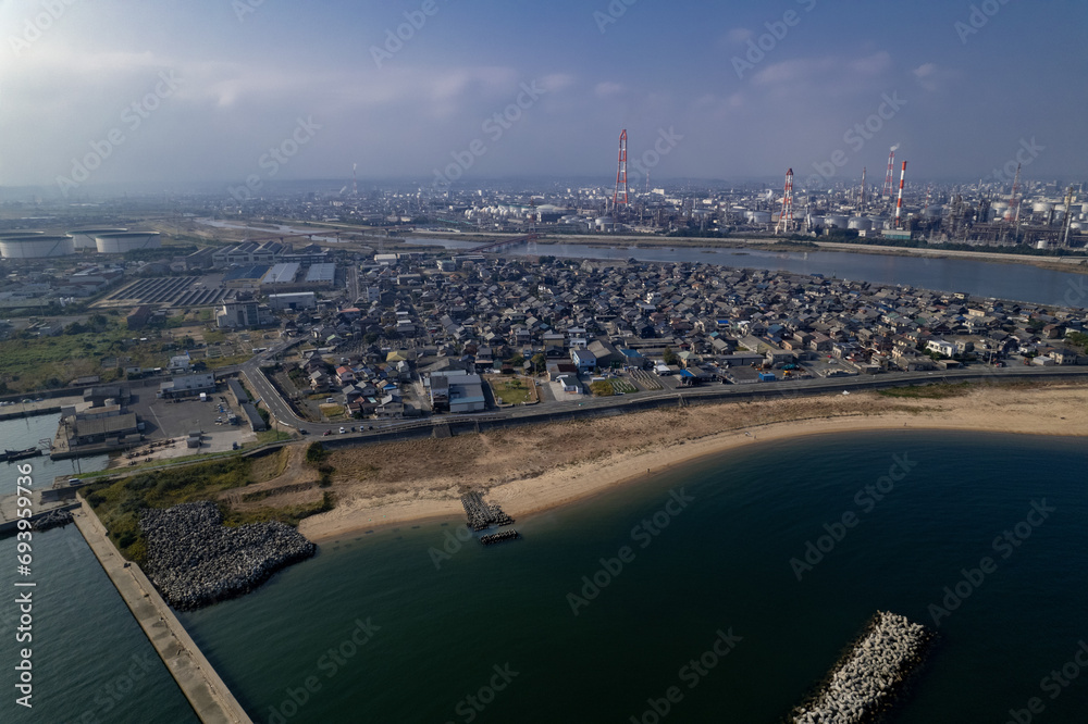 Fototapeta premium 四日市コンビナート 磯津海岸からのドローンによる空撮