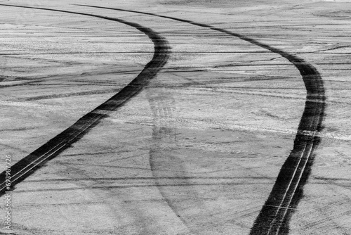 Cuadro en lienzo Tire track mark on asphalt tarmac road race track texture and background, Abstract background black tire tracks skid on asphalt road in racing circuit, Tire mark skid mark on asphalt road