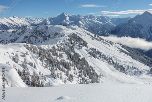 Winterlandschaft im Skigebiet Zillertal in   sterreich