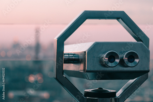 coin operated binocular