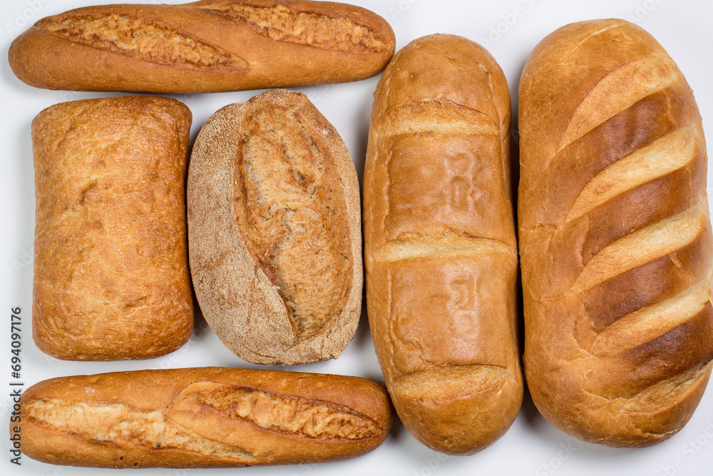 Fresh loaves of bread, various breads for toasts and sandwiches, delicious crispy breads, gluten-free breads, fresh flour and wheat breads Fresh loaves of bread, various breads for toasts and sandwiches, delicious crispy breads, gluten-free breads, fresh flour and wheat breads