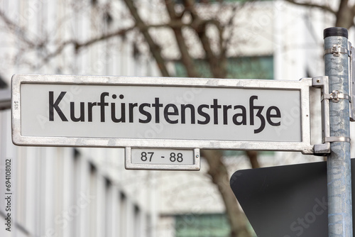 Straßenschild Kurfürstenstraße Berlin Tiergarten