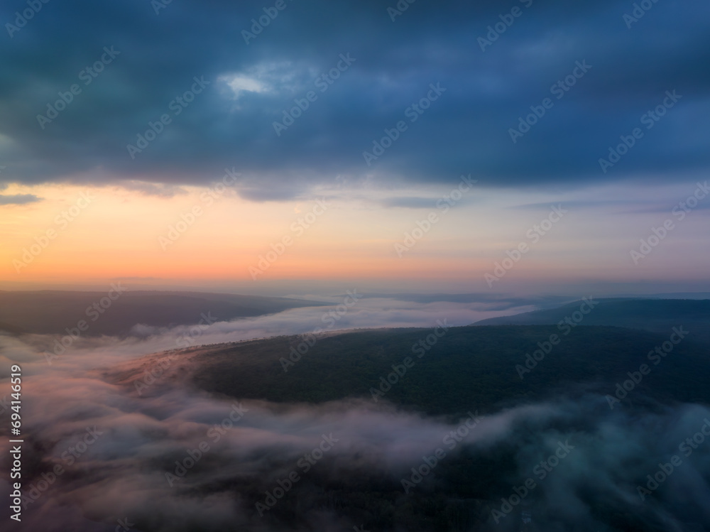 Obraz premium Cloud over Delaware river at sunrise