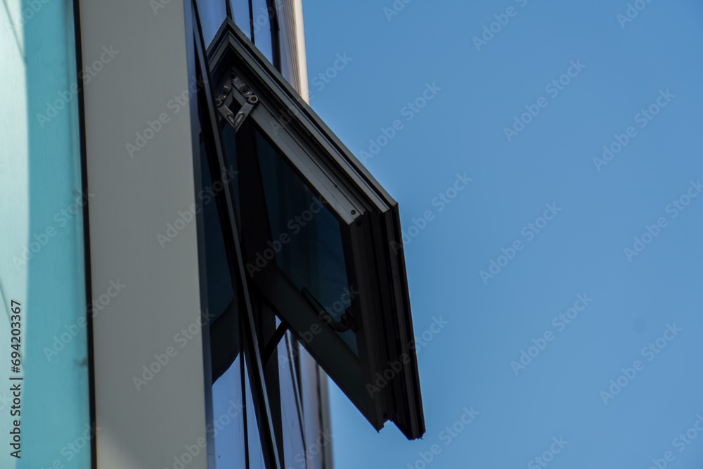 Obraz premium the building uses aluminum windows