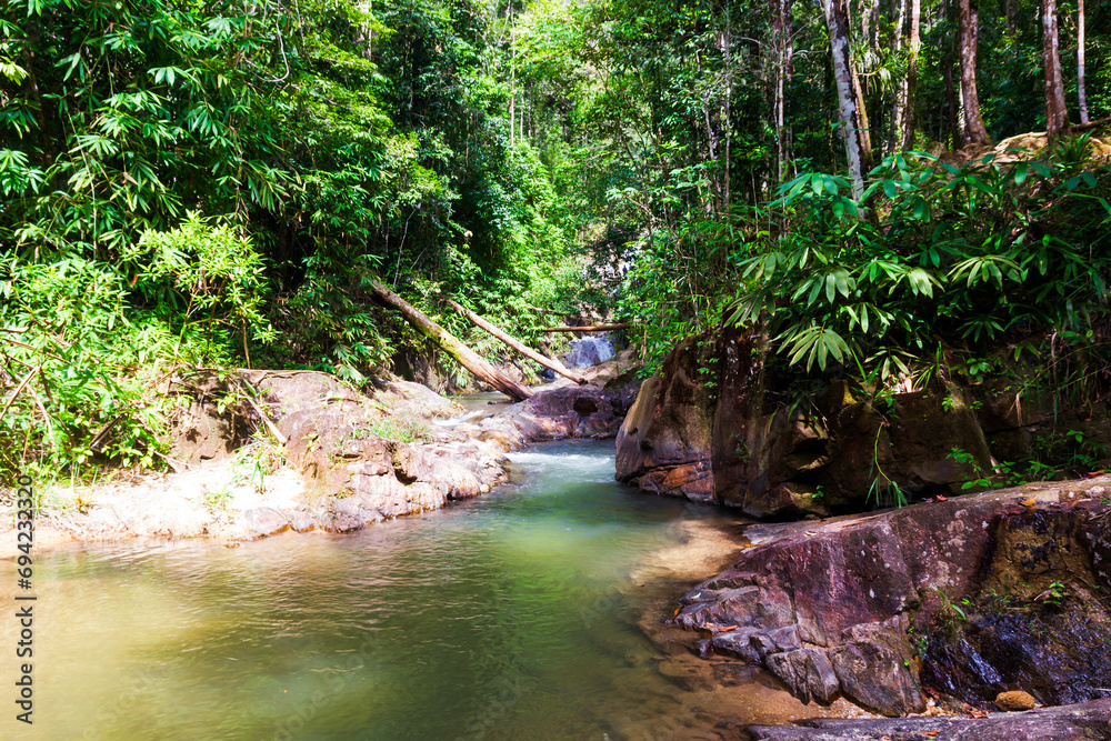 Φωτογραφία Tonpariwat Waterfall (Nam Tok Song Phraek) tourism place in Phang nga Thailand