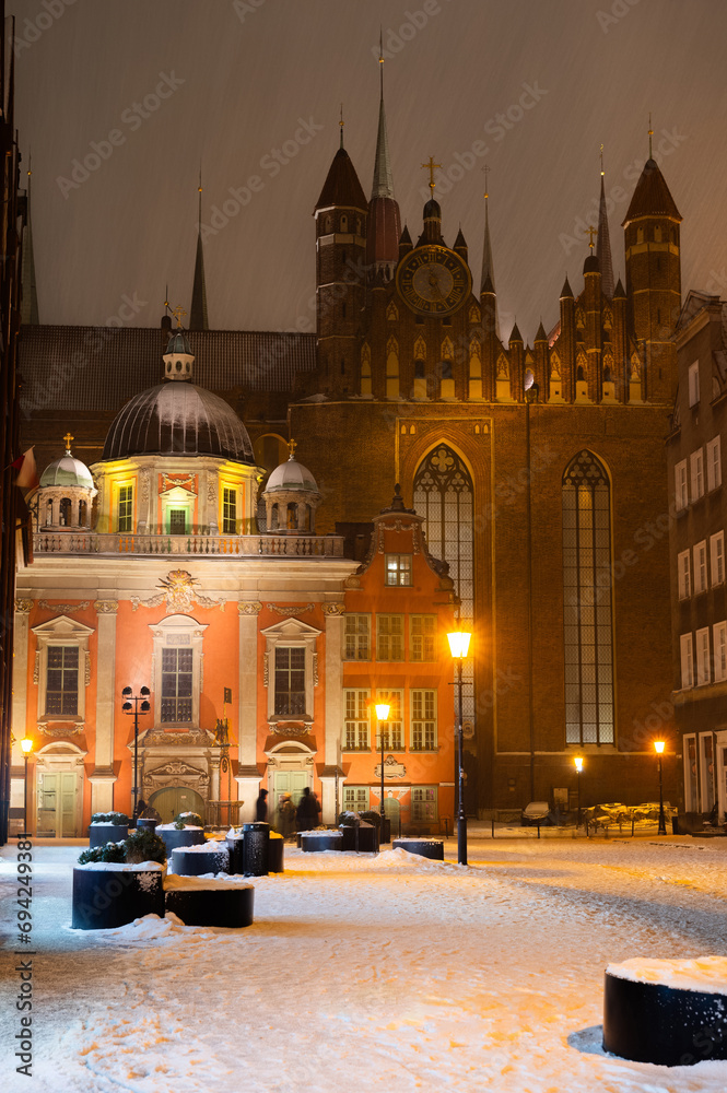 Obraz na płótnie  2023-02-04; winter. view of Basilica of St. Mary at night. Gdansk, Poland w salonie