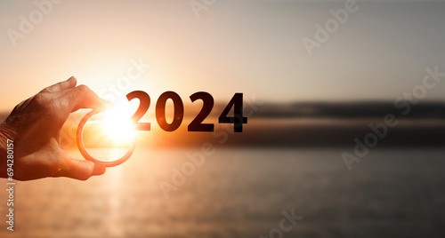 Blick auf das Jahr 2024 durch ein Lupenglas photo