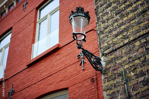 ブルージュのランプと壁